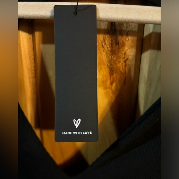 NWT Lulus Women’s Black V-Neck Long Sleeve Bodysuit with Cutout in Back - Picture 3 of 6